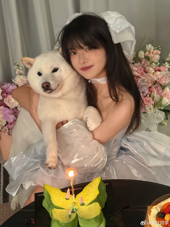 主持骆歆生日返图:所有10月5日生日的朋友!今天没有流星也能许愿哦~