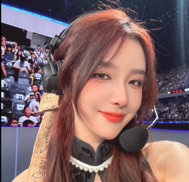 两年没拿底薪？Rita：每个月播四五天根本不够时长 抖音、虎牙两边都没圈