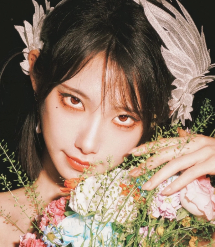 老师是你吗?!LPL主持王诗蒙晒照:每一次告别,都像生命里燃烧过的一颗星