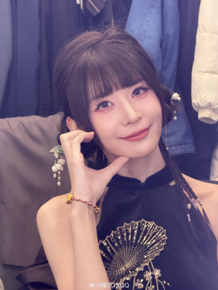 解说瞳夕赛后更博晒照:减肥成功被发现的世界很美好