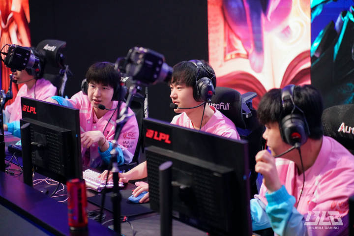 真是elk遥控打野😂ELK：上路那波越塔我觉得能越 但是判断错了送双杀