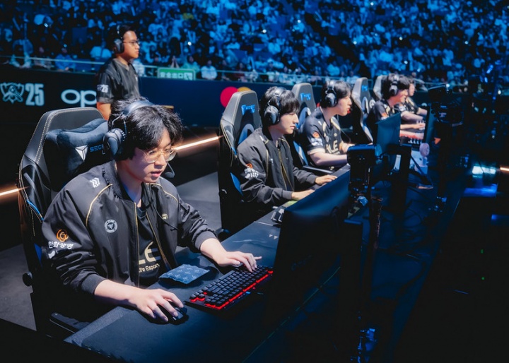 明年怎么说？HLE全员合同将在2025年底到期，Peanut去服兵役