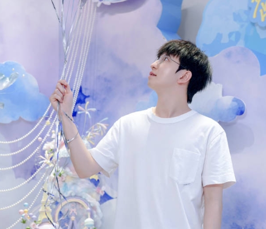 比今天比赛好看🧐ELK发文澄清登上热搜榜一 ON和Bin也在前二十