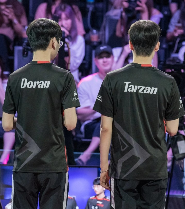 LOL官方分享Doran与Tarzan合影并配文： 一年一度的GRF聚首