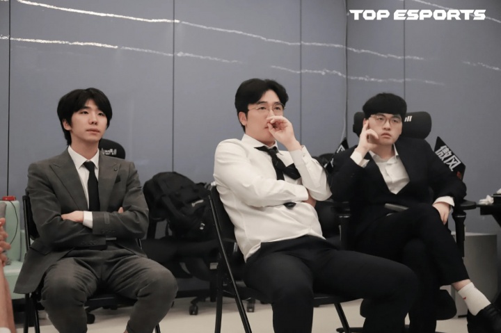 Homme回应一二局BP争议点:我太关注于下路对线强度,导致阵容有点不伦不类