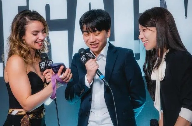 Score：教练组先整理好BP框架再全员共同打磨，选手的上限非常高