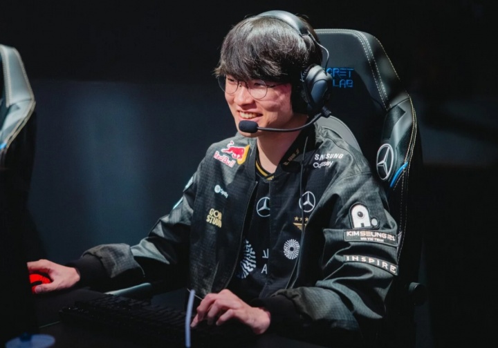 Faker:今天来到赛场时短暂想起了S7,我感受到自己成长了