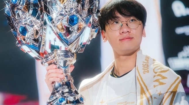 理性讨论，如果单看荣誉，Doran四次LCK冠军一次S冠是不是已经跻身上单前列了？