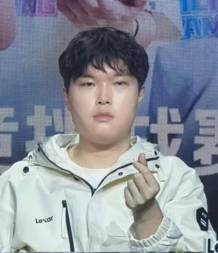 媒体人谈Bin割双眼皮:不知道受了什么刺激,突然一下容貌焦虑了