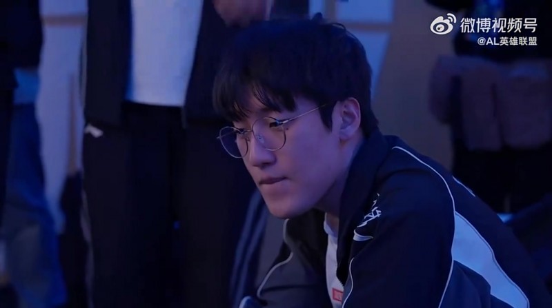 Tarzan：输给T1之后当时确实挺难受，第五把我们如果更强势一点