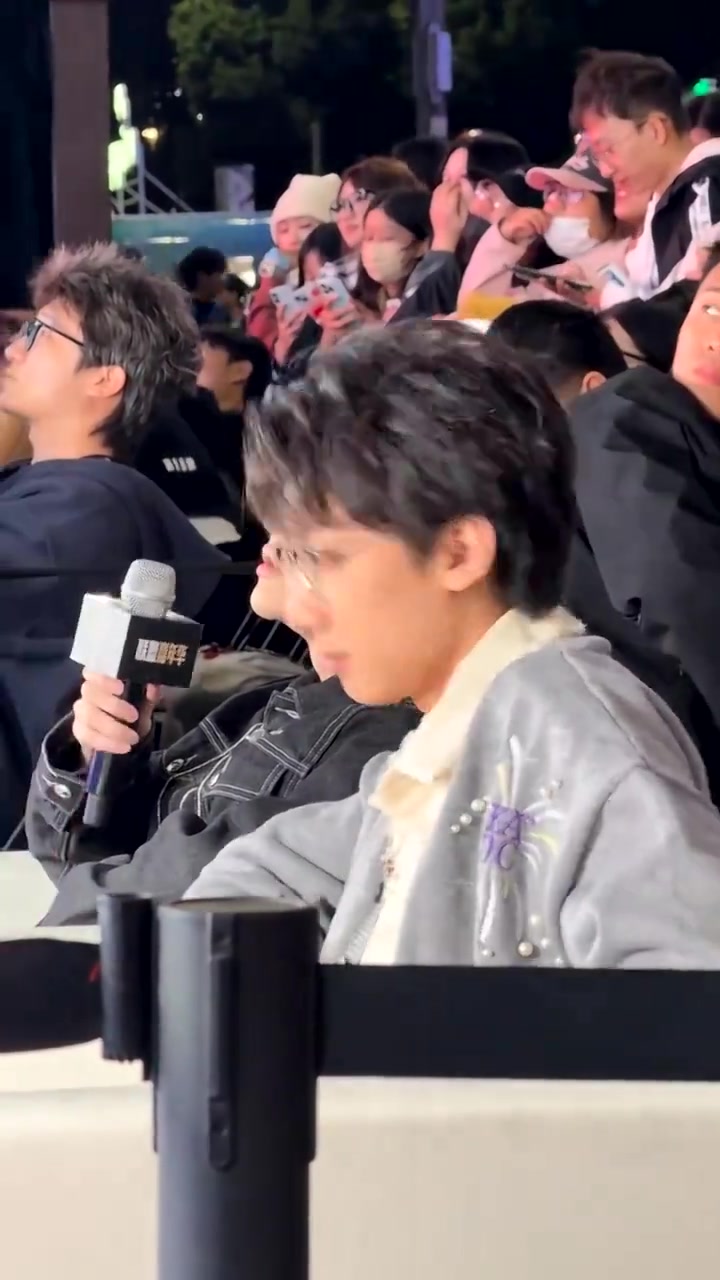 久久无言😢刘青松&宝蓝现场解说：只能说……恭喜T1了