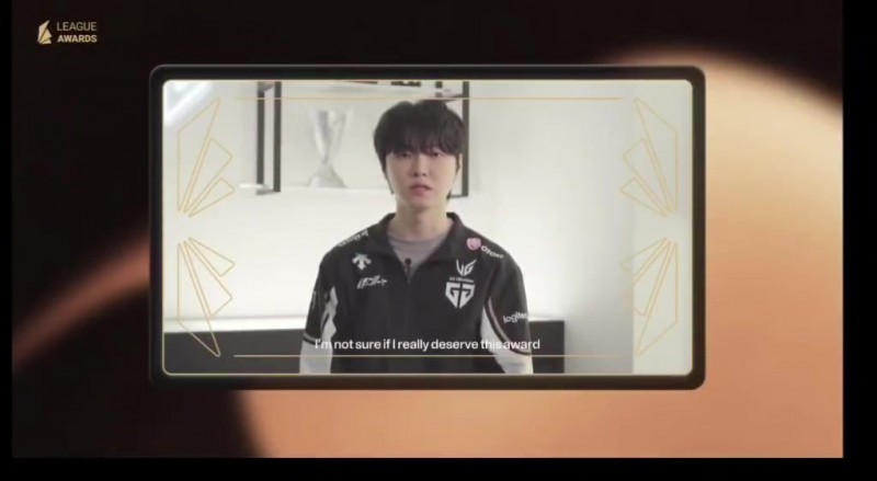 Chovy获得LeagueAwards年度选手奖：不知道自己是否值得这个奖 以后会更加努力