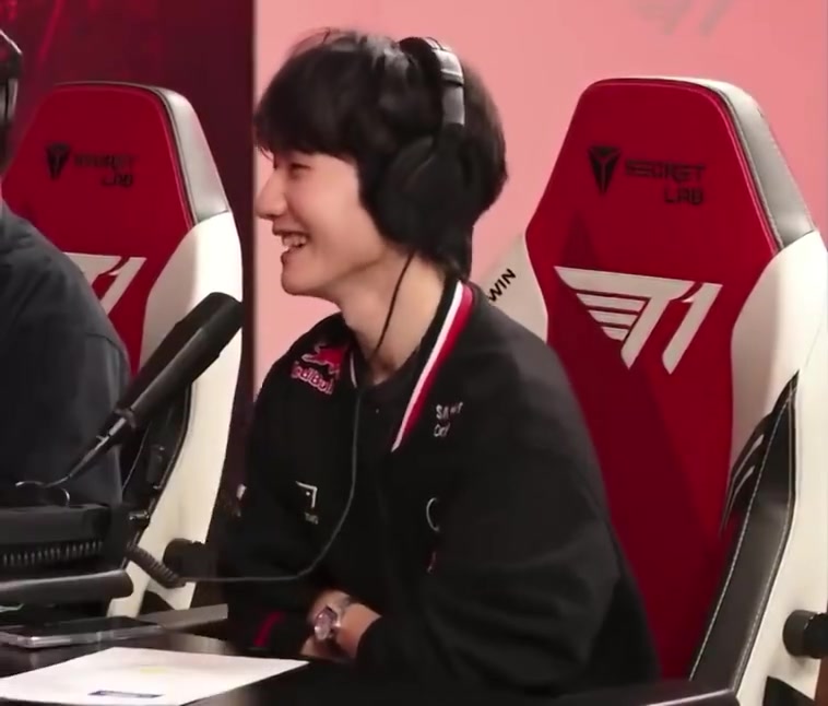 peanut回应Faker留言字条：希望回来后有机会在赛场上再见面