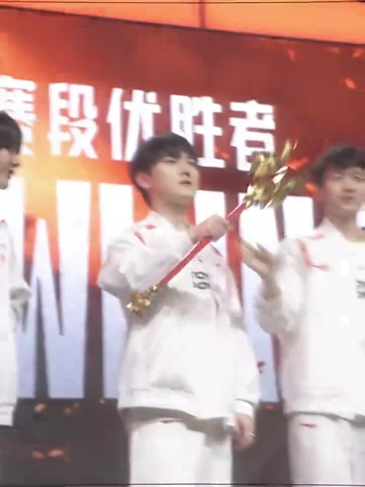 JackeyLove发布年度总结视频：👋2025