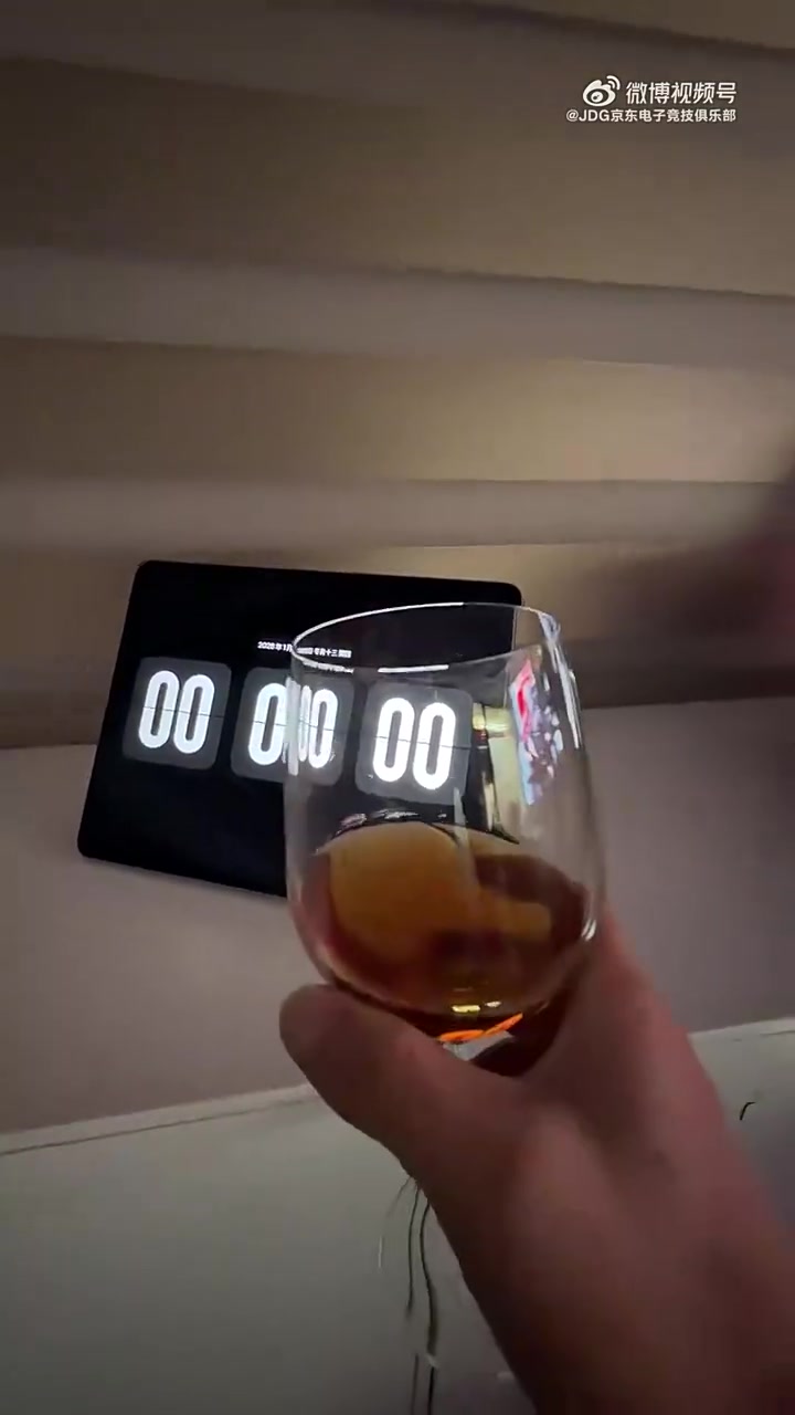 JDG送上新年祝福：新的一年祝大家日日明，事事顺，岁岁安！