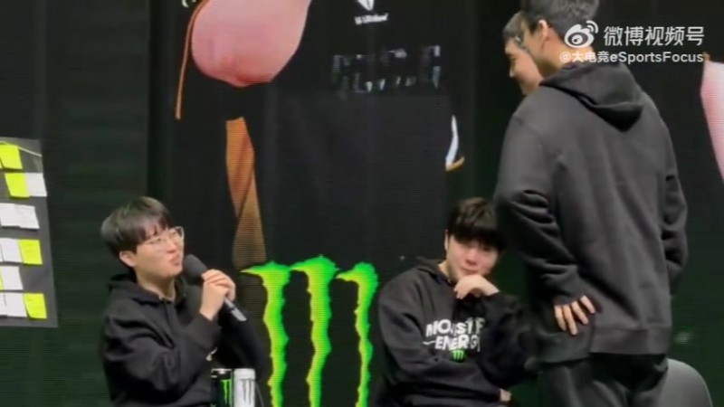 两个寸头的压迫😂kiin：载赫哥让我摸他的头 所以我选Ruler土豆