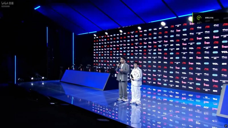 赛后采访圣枪哥：我们下路组非常可靠，不管什么英雄都能拿出来