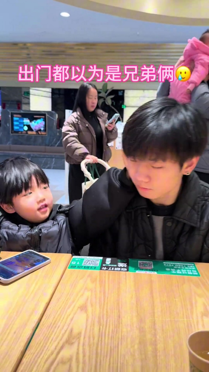 女子分享老公带娃视频震惊网友 前RNG选手无心年纪30 长相犹如小学生