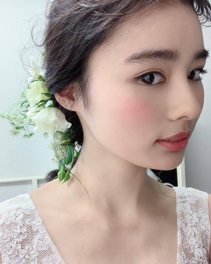 【深夜女孩】豊岛心桜X光照片 viral事件:从Seventeen模特到写真女星的数字形象重构 | 日系艺人社交媒体营销案例