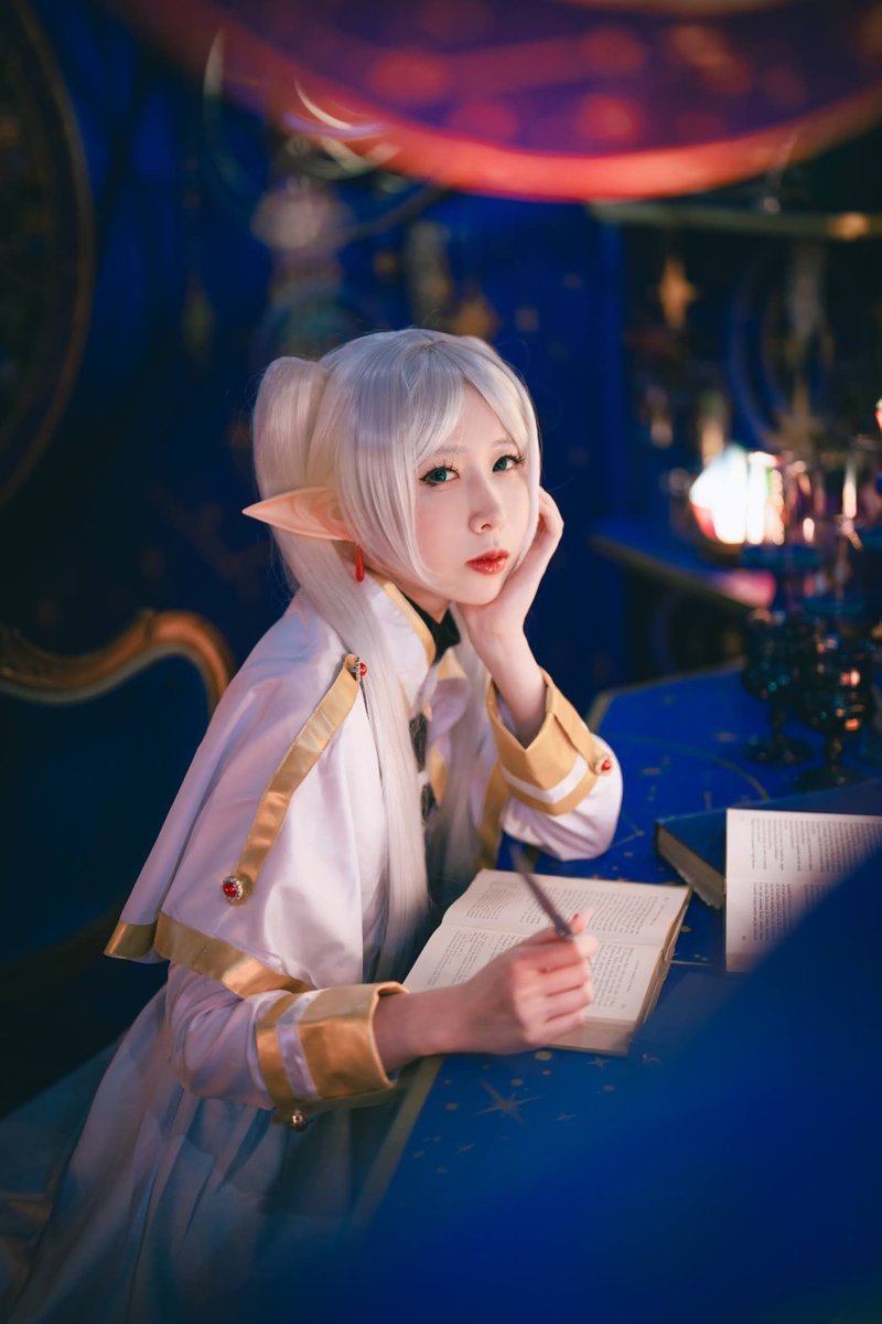 itotii正妹:气质出众的女孩子《なっちぃ》以优雅身姿吸引众人目光!精致身形展现独特成熟韵味!