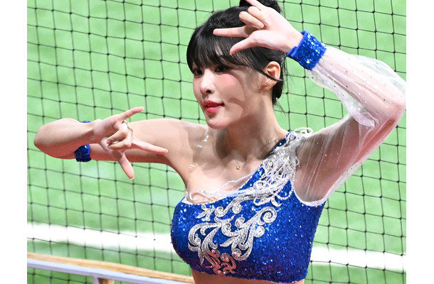 “金枪鱼海报女郎”韩国美女Chia，以“Macarena”舞蹈惊艳全场！啦啦队长全素润以充满活力的魅力吸引了粉丝，吸引了整个体育场的目光。