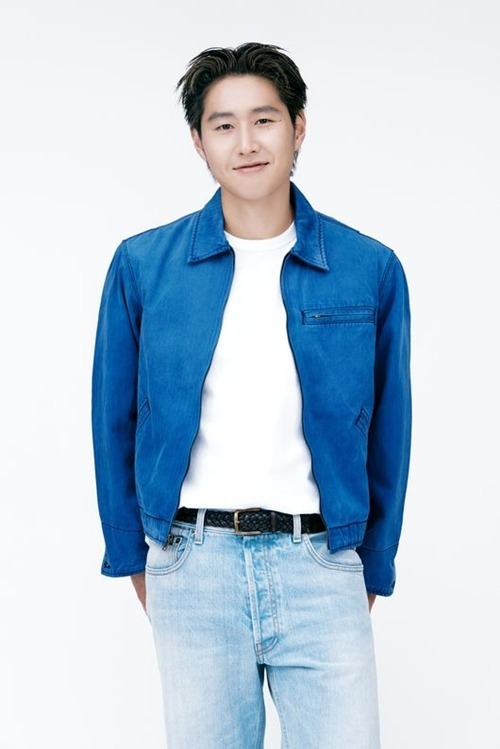 黑色标签是Sol和Rosé旗下的YG子公司，与Lee Gan-in签订了一份合同， “Atlético No. 7” [全文]