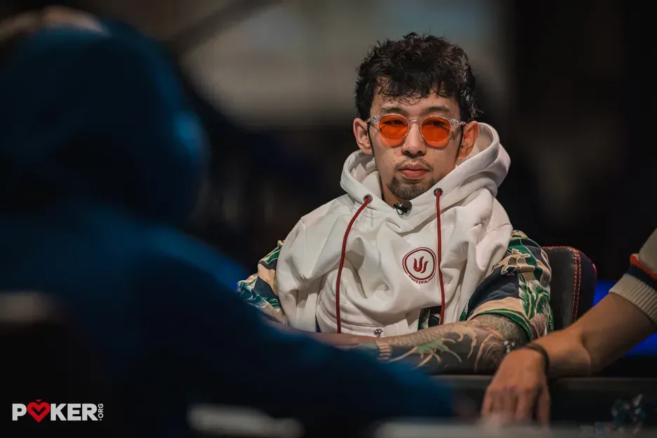【EV扑克】从倒数第二杀到正数第二!Han Feng身披粉色羽毛“真空”上演WSOP主赛FT首日大逆袭